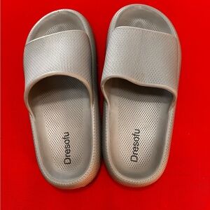 Bresolt Gray Slide Sandals